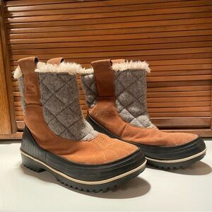 Sorel Women's Tan and Gray Quilted Winter Boots - used *damaged*